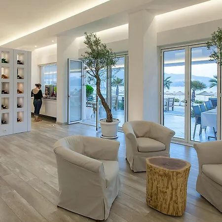 The Beachfront Adult Only 16 Hotell