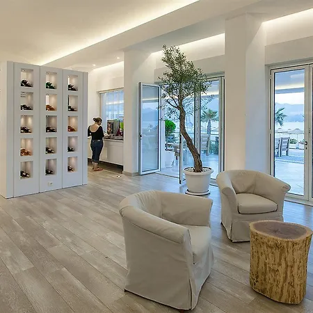 The Beachfront Adult Only 16 Отель