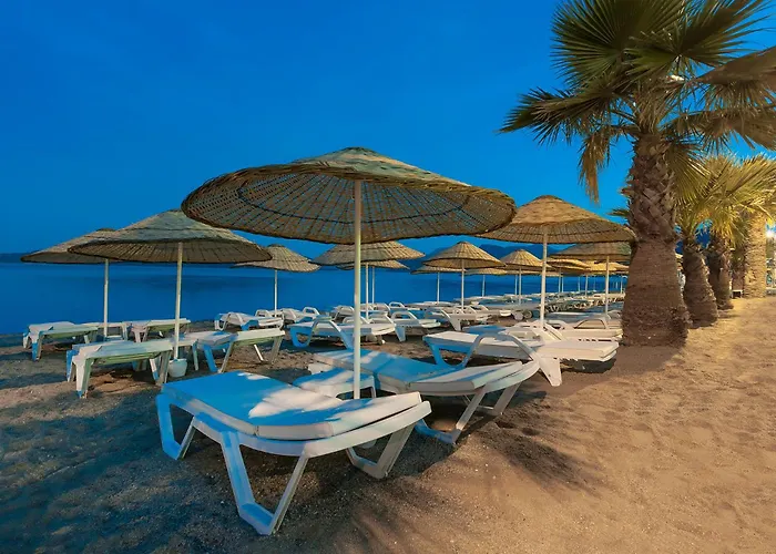 Ξενοδοχείο The Beachfront Adult Only 16 3*