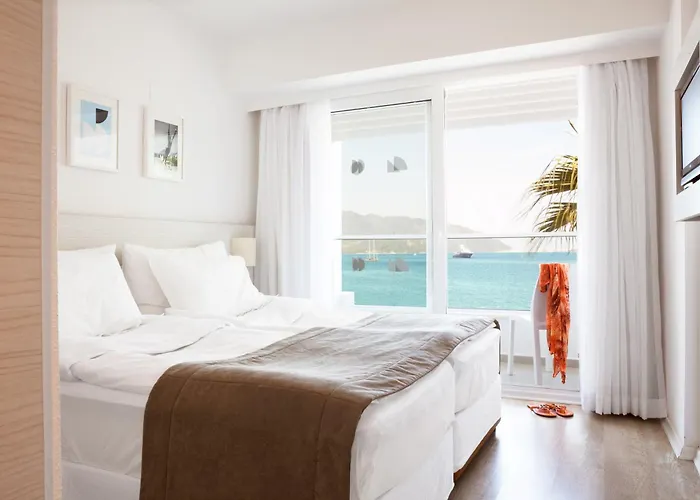 Ξενοδοχείο The Beachfront Adult Only 16 3*