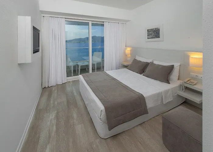 Ξενοδοχείο The Beachfront Adult Only 16 3*