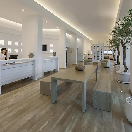 The Beachfront Adult Only 16 מלון