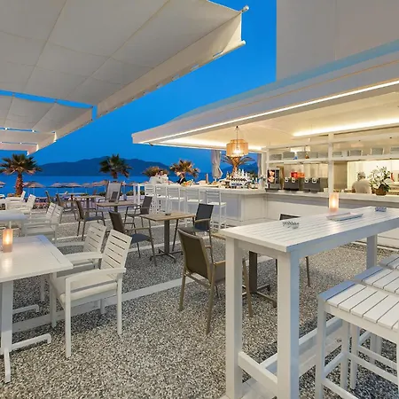 מלון The Beachfront Adult Only 16 3*