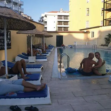 The Beachfront Adult Only 16 מלון