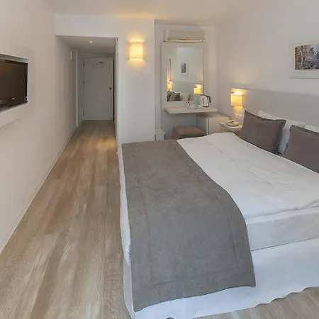 The Beachfront Adult Only 16 مرمريس