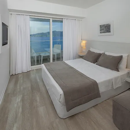 酒店 The Beachfront Adult Only 16 3*