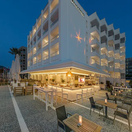 Hotell The Beachfront Adult Only 16
